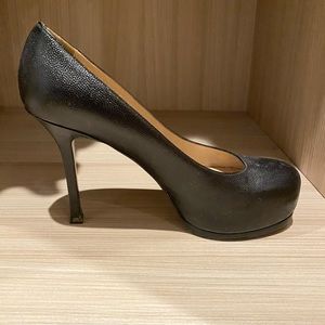 Yves Saint Laurent Tribute Black Pumps